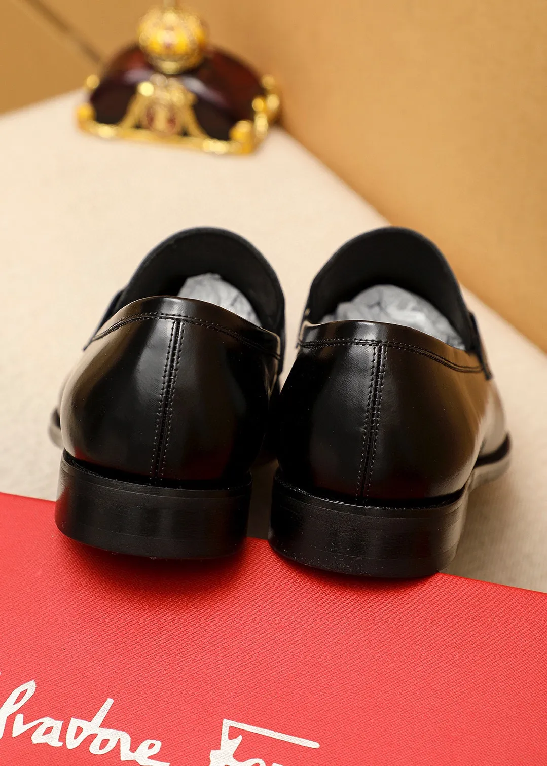 Men's shoes 💰480 💐 Product trademark: Ferragamo "Ferragamo" casual leather shoes Regular size: 38-44 (45.46🉑️customized) Product materials: Selected imported first-layer open-edge beaded cowhide leather upper + luxury hardware buckle, imported water-dyed cowhide leather lining. Strong three-dimensional visual effect, original rubber outsole Color: 3⃣️colors available